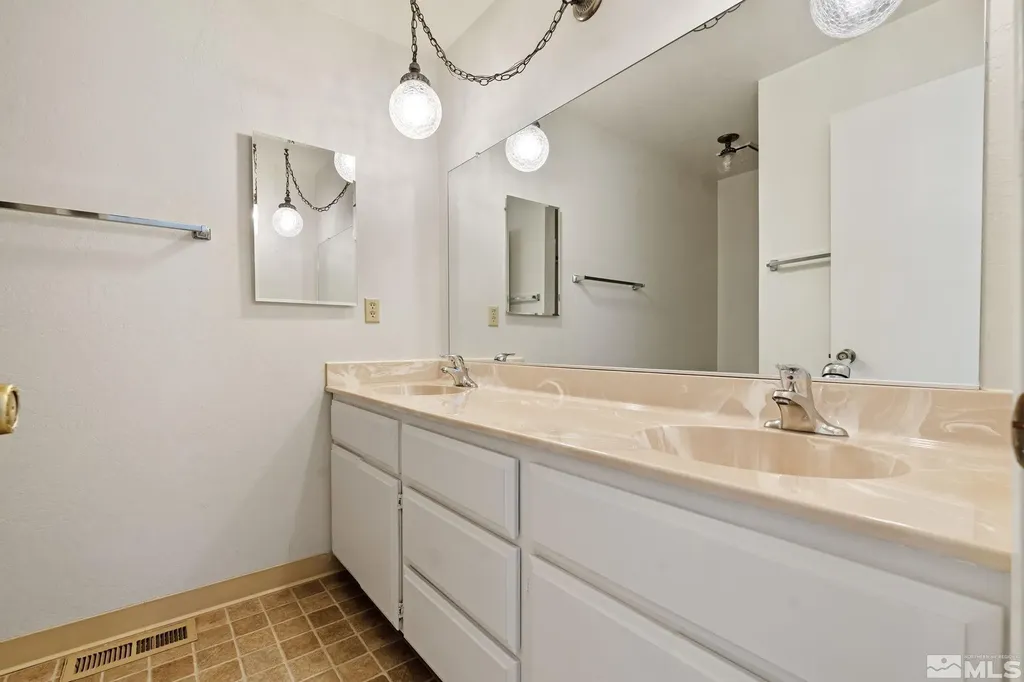 102 Lake Village Stateline NV 89449