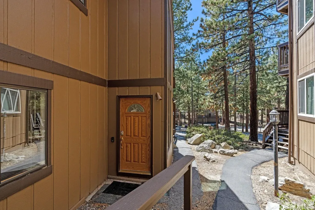 102 Lake Village Stateline NV 89449