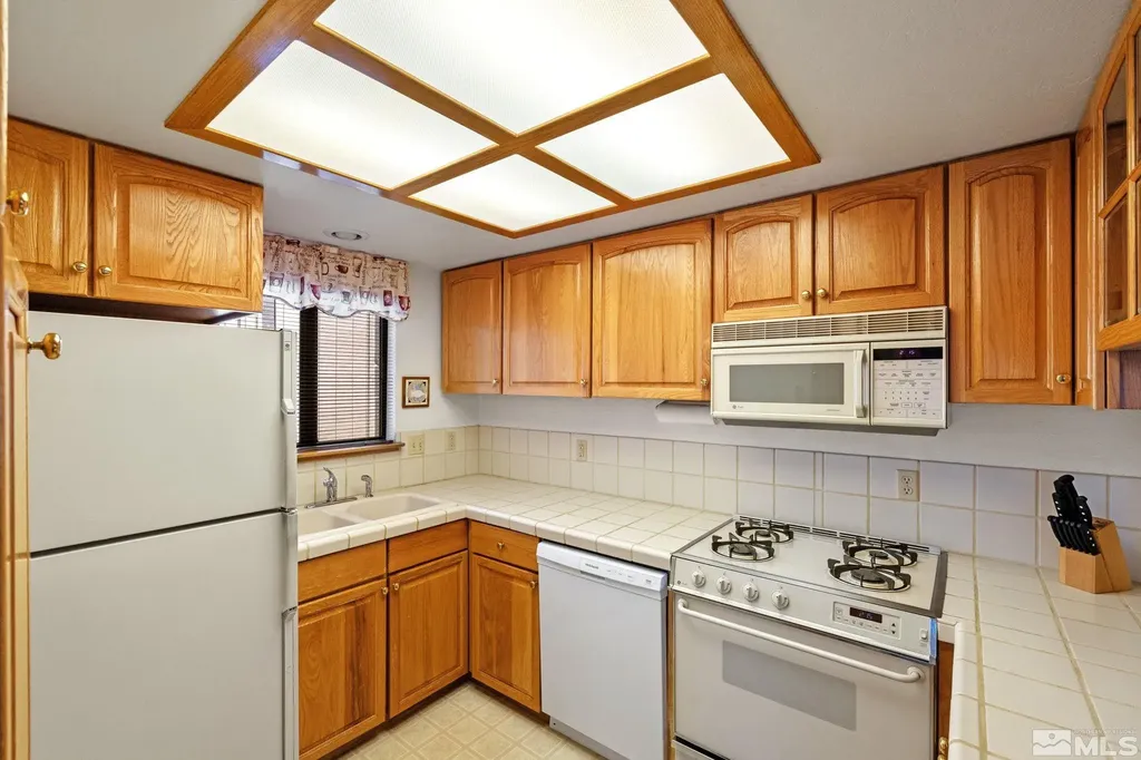 102 Lake Village Stateline NV 89449