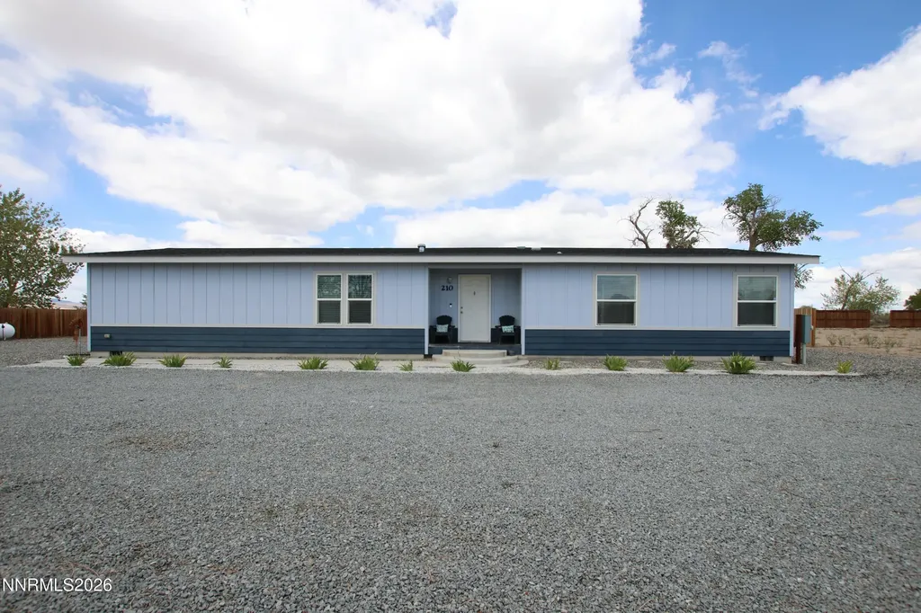 210 Chateau Yerington NV 89447