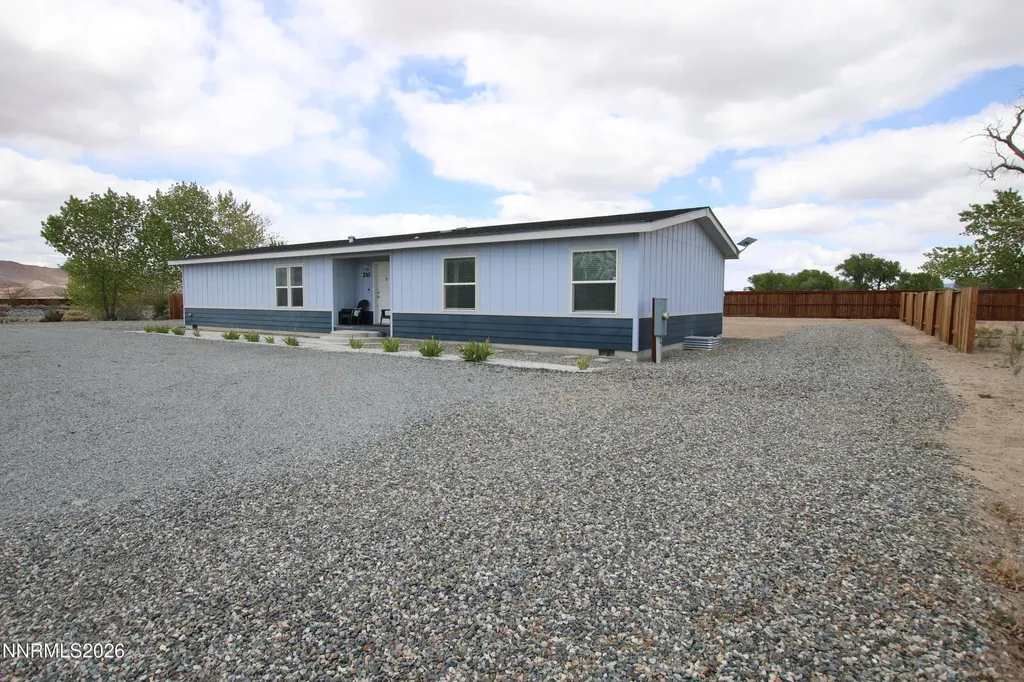 210 Chateau Yerington NV 89447