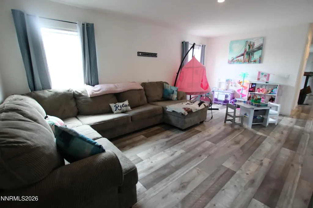 210 Chateau Yerington NV 89447