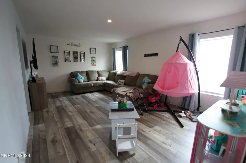 210 Chateau Yerington NV 89447