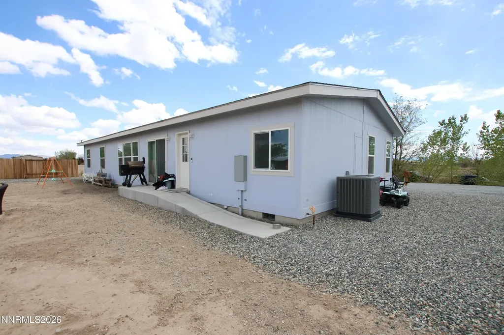 210 Chateau Yerington NV 89447