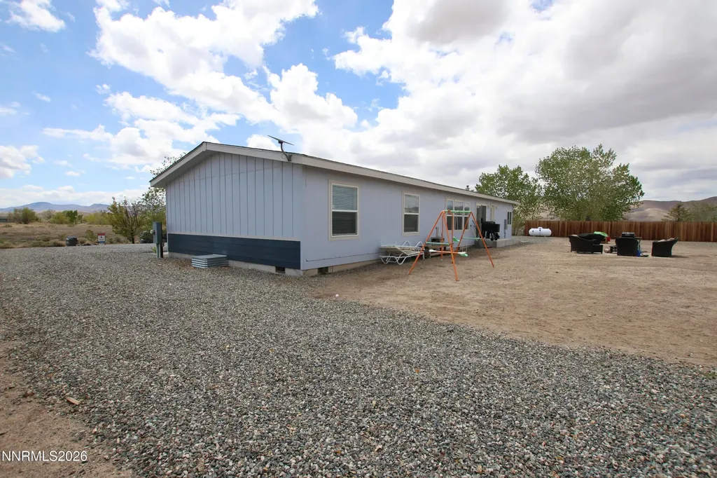 210 Chateau Yerington NV 89447