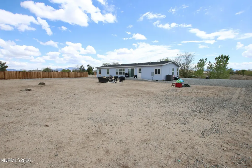 210 Chateau Yerington NV 89447