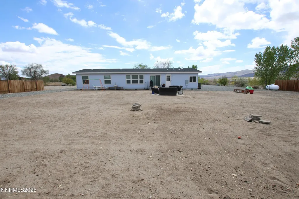 210 Chateau Yerington NV 89447