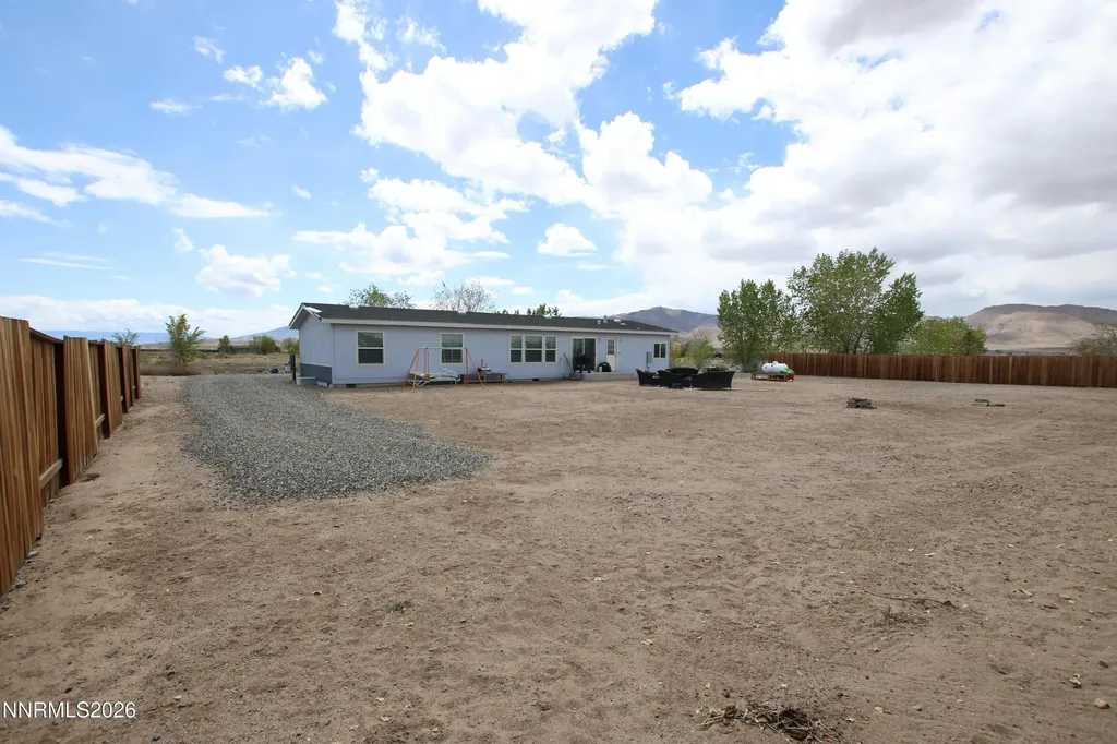 210 Chateau Yerington NV 89447