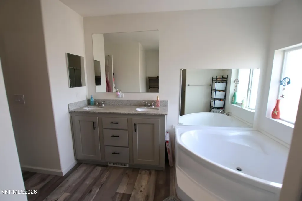 210 Chateau Yerington NV 89447