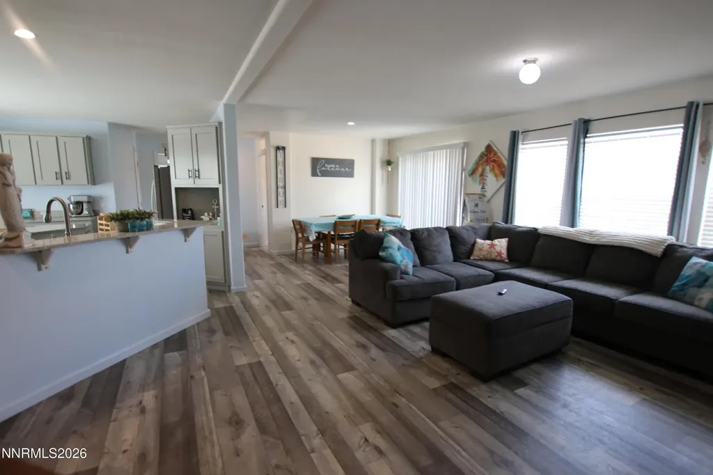 210 Chateau Yerington NV 89447