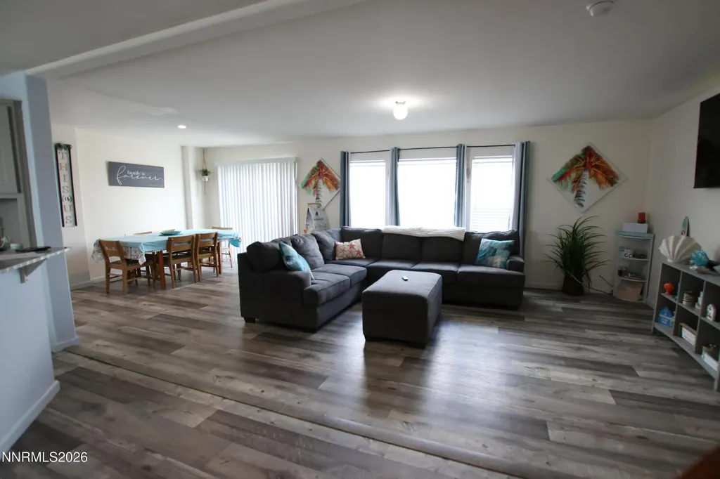 210 Chateau Yerington NV 89447