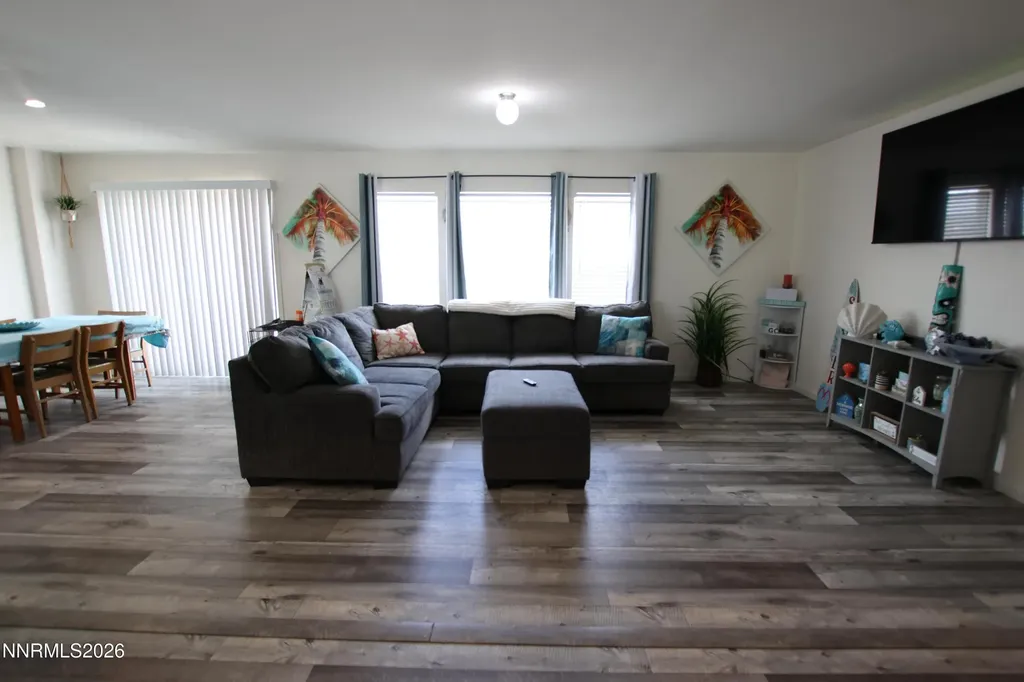 210 Chateau Yerington NV 89447
