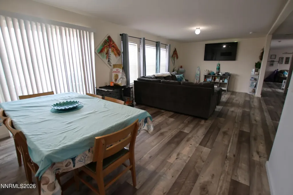 210 Chateau Yerington NV 89447