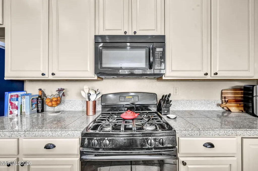 403 St George's Dayton NV 89403