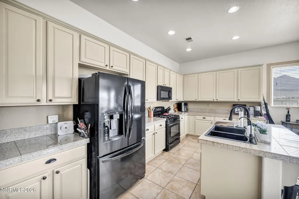 403 St George's Dayton NV 89403