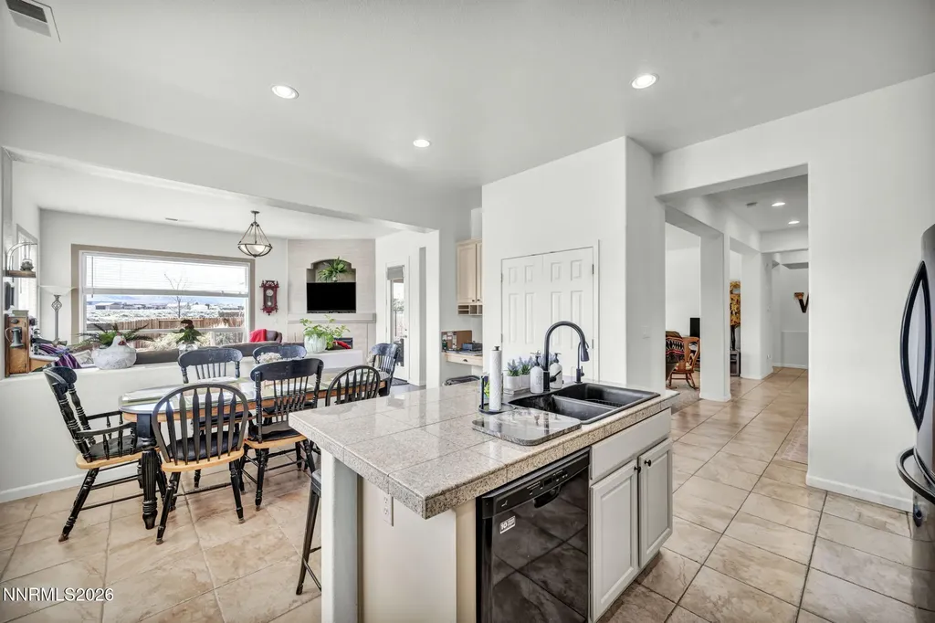 403 St George's Dayton NV 89403