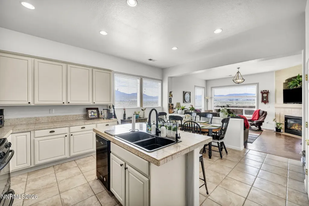 403 St George's Dayton NV 89403