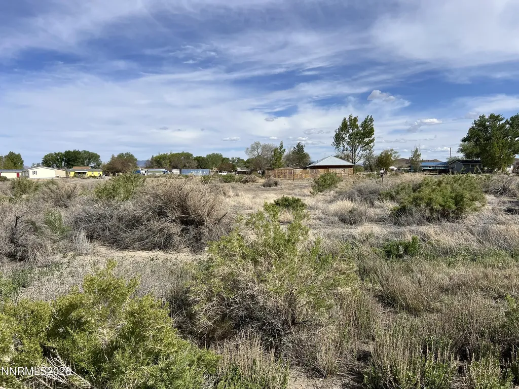 27 Northridge Yerington NV 89447