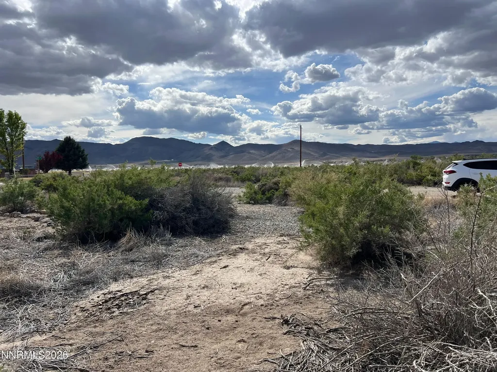 27 Northridge Yerington NV 89447