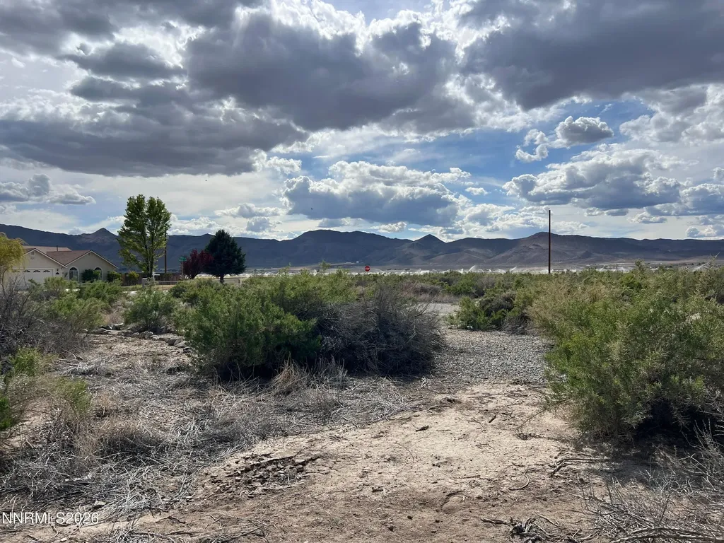 27 Northridge Yerington NV 89447
