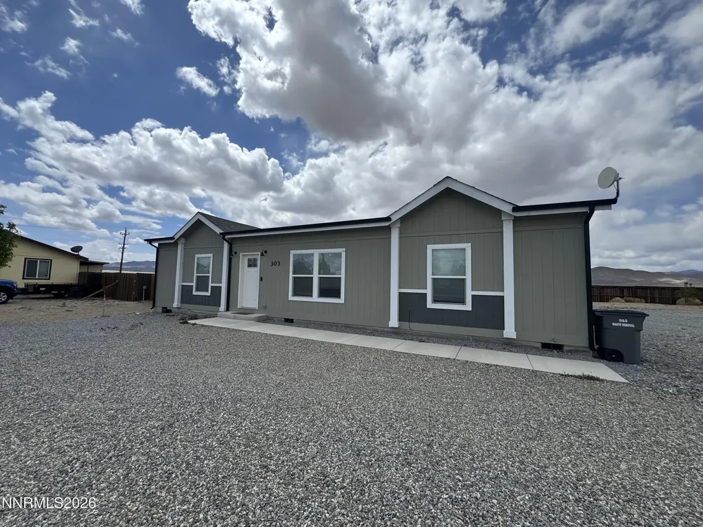 303 Chateau Yerington NV 89447