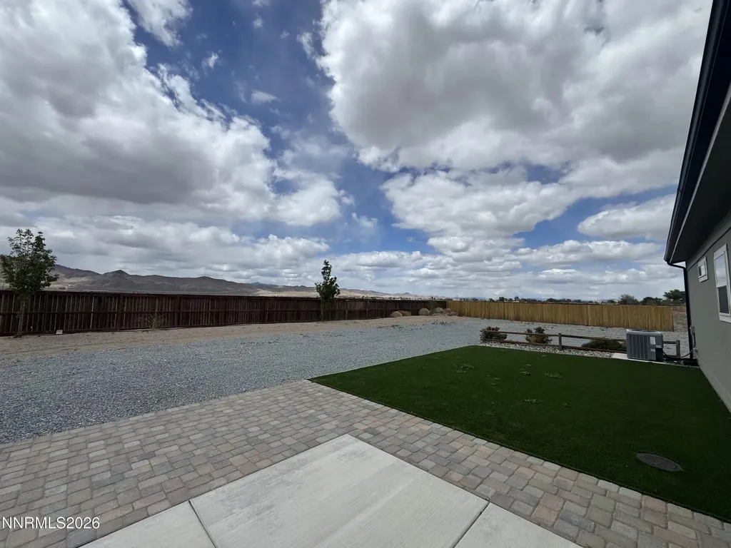 303 Chateau Yerington NV 89447