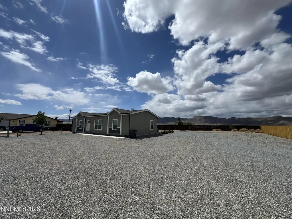 303 Chateau Yerington NV 89447