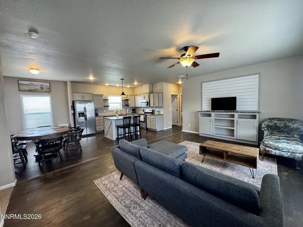 303 Chateau Yerington NV 89447