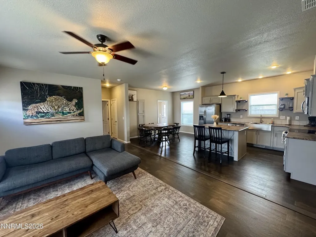 303 Chateau Yerington NV 89447