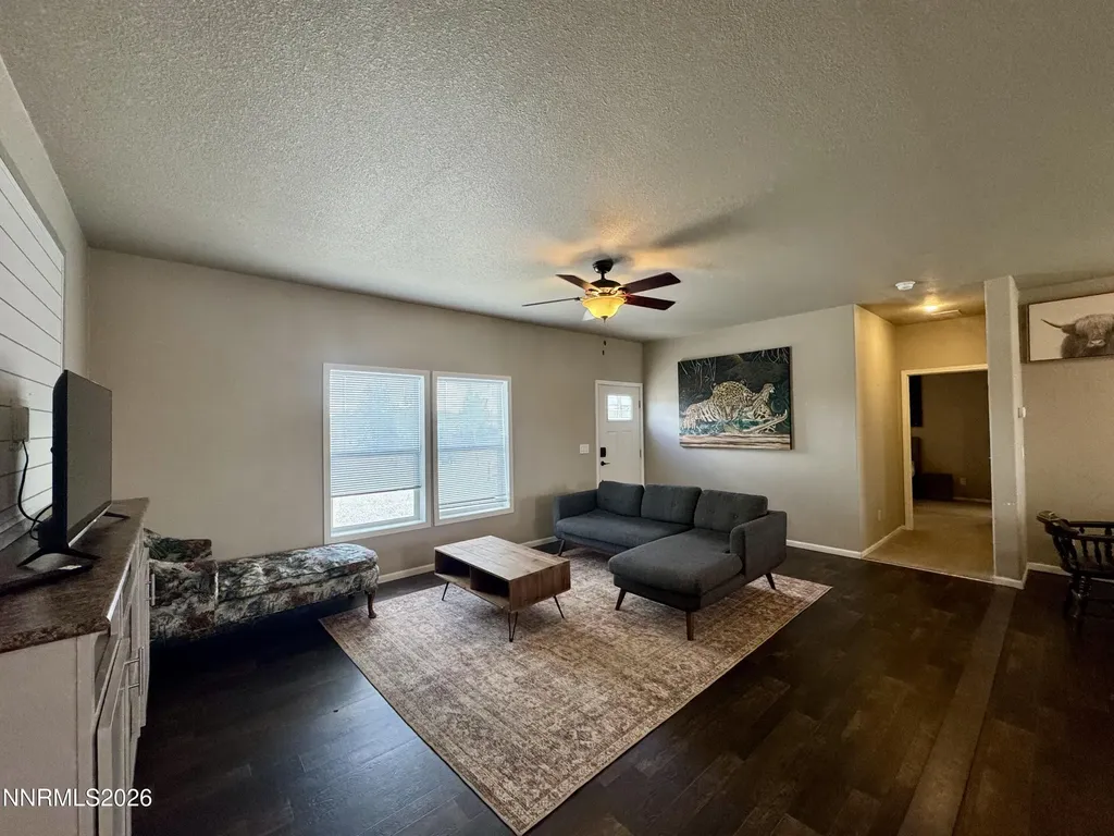 303 Chateau Yerington NV 89447