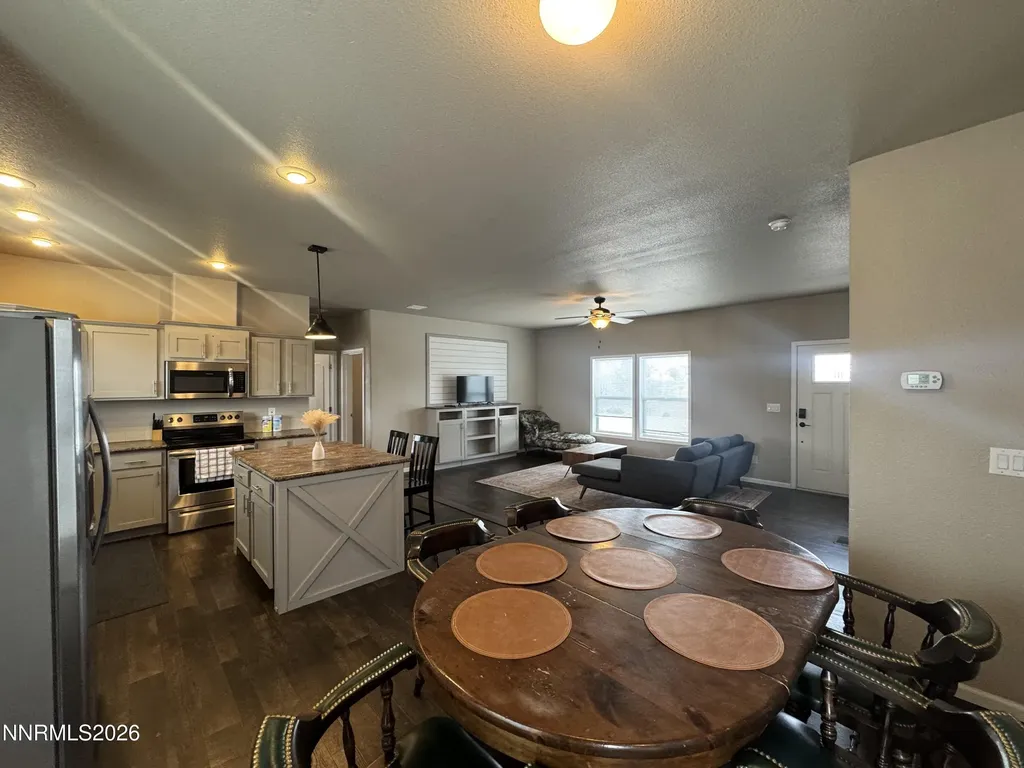 303 Chateau Yerington NV 89447