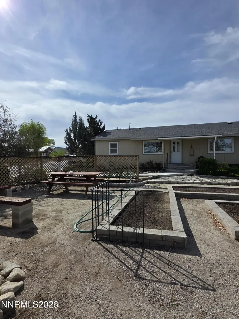 359 E Hawthorne NV 89415