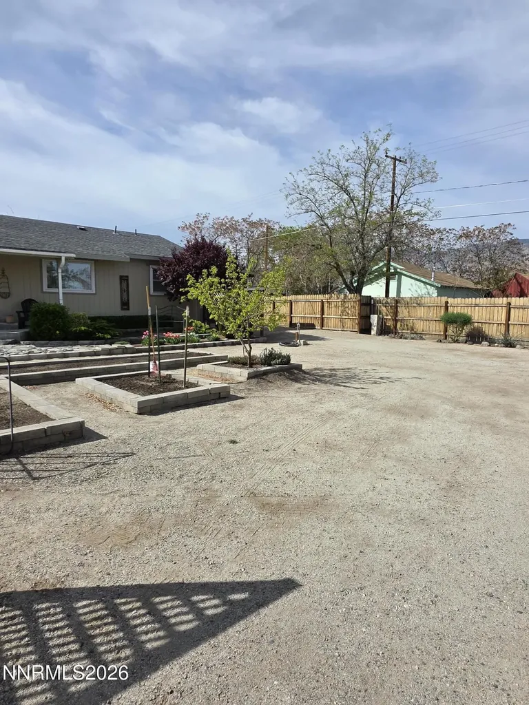 359 E Hawthorne NV 89415