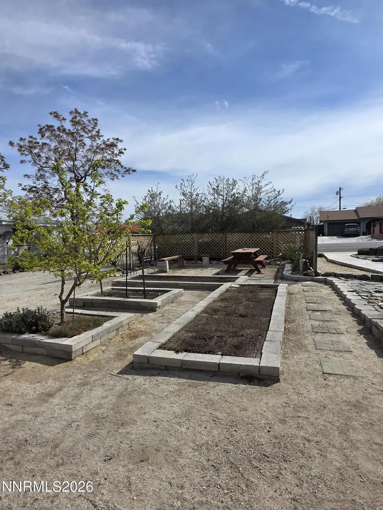 359 E Hawthorne NV 89415