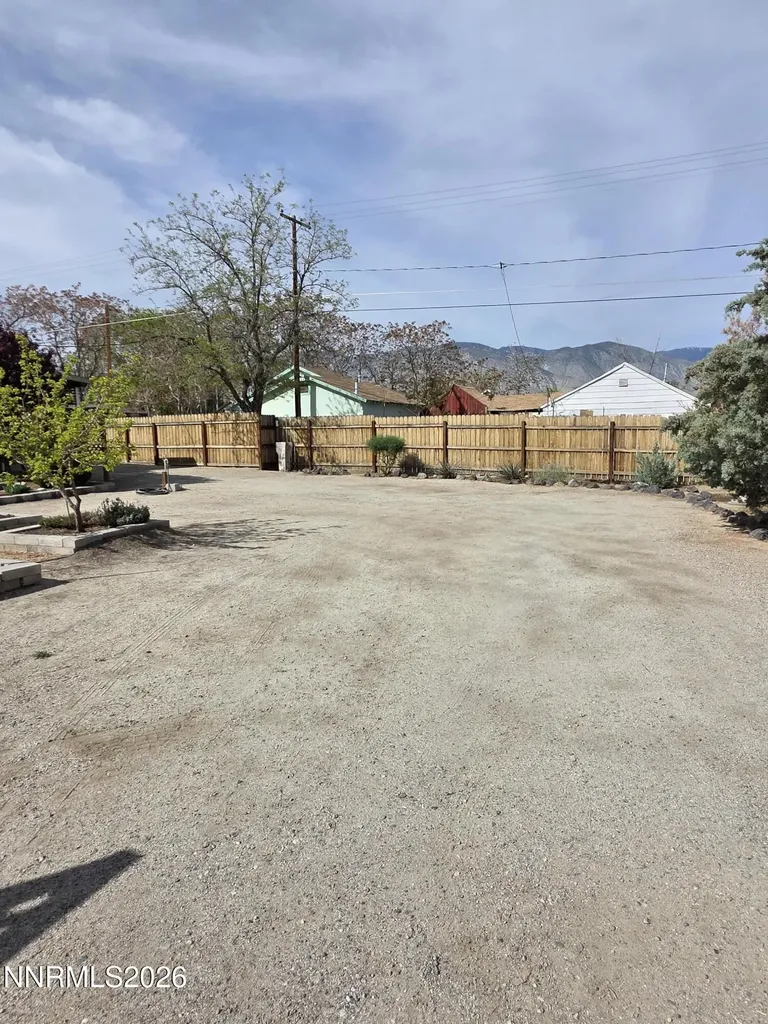 359 E Hawthorne NV 89415