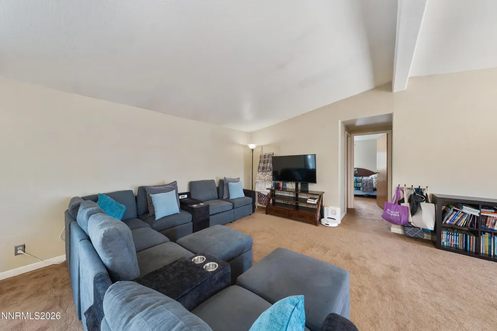 17505 Fantail Reno NV 89508