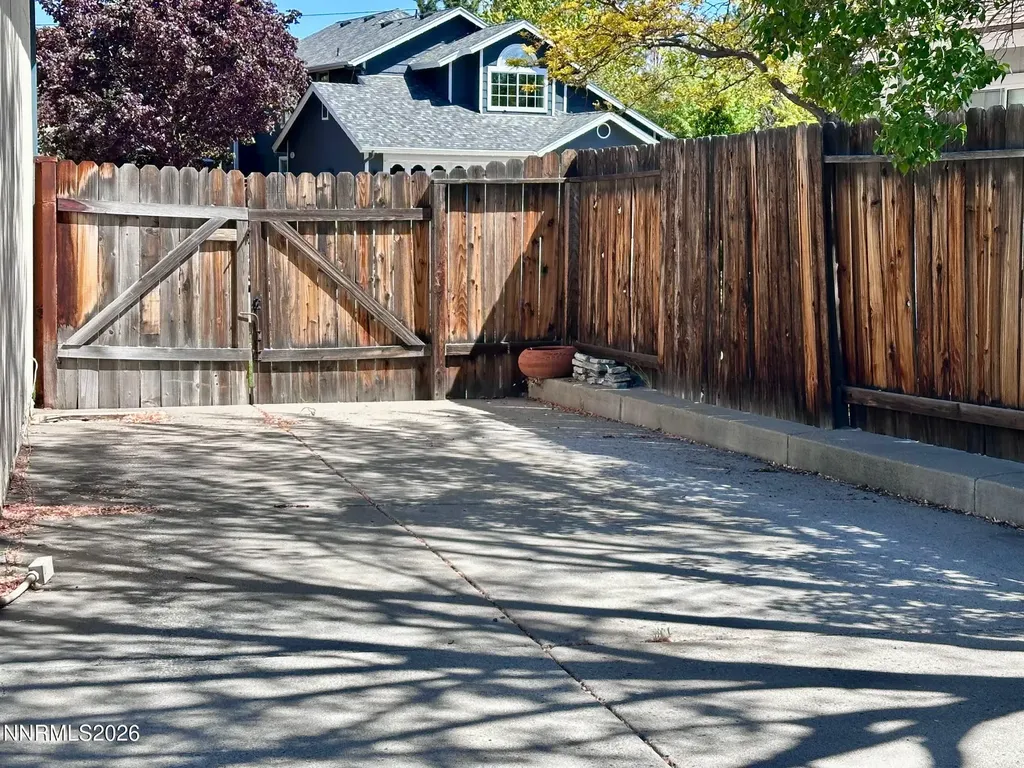 6477 Valley Wood Reno NV 89523