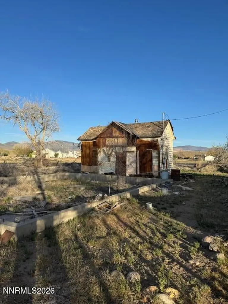 460 4th Wadsworth NV 89442