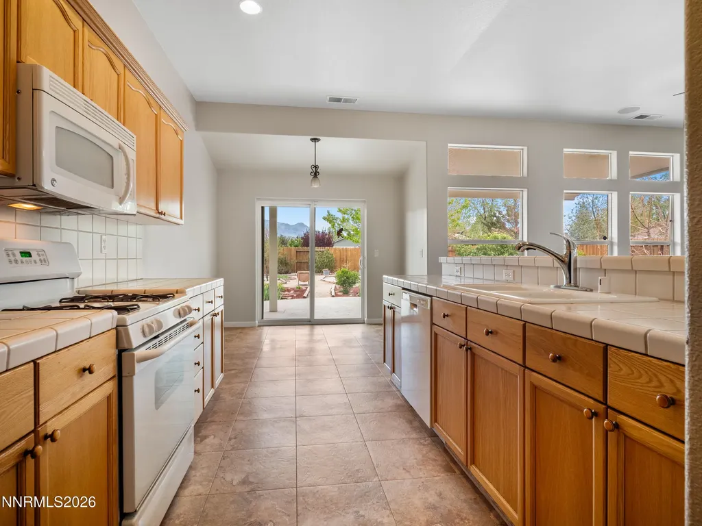 1327 Grassland Dayton NV 89403