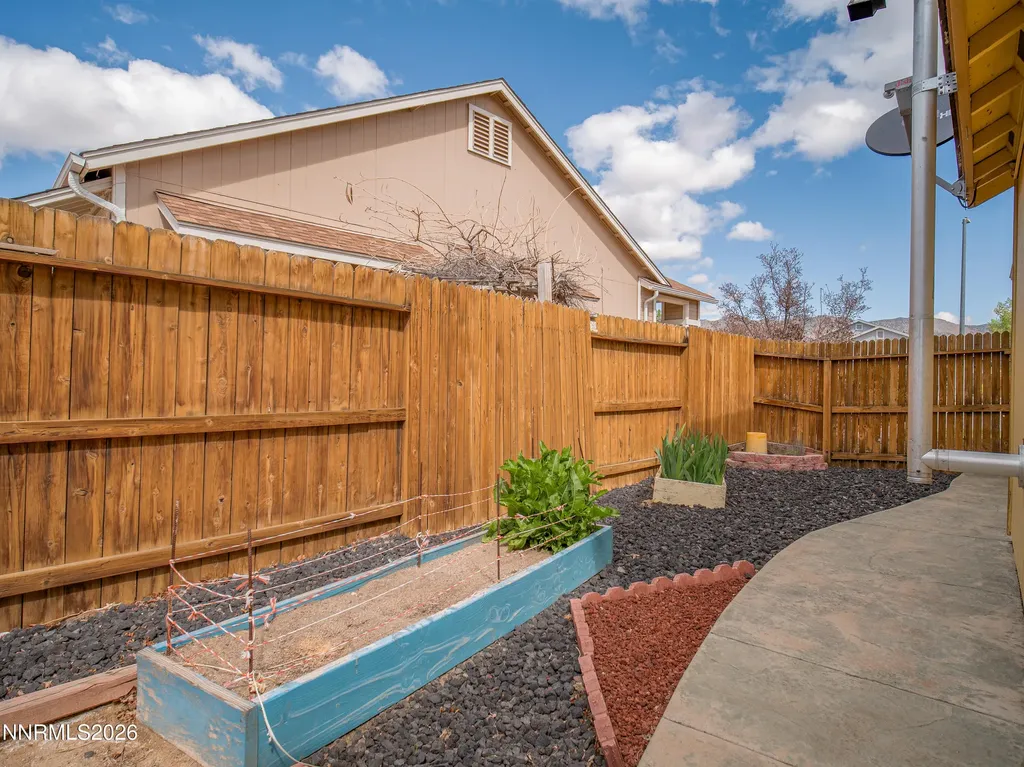 1327 Grassland Dayton NV 89403