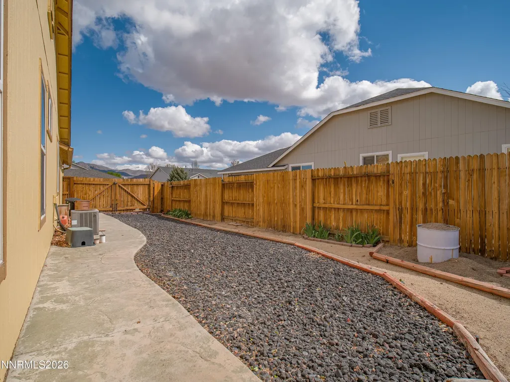 1327 Grassland Dayton NV 89403