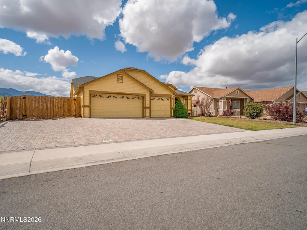 1327 Grassland Dayton NV 89403