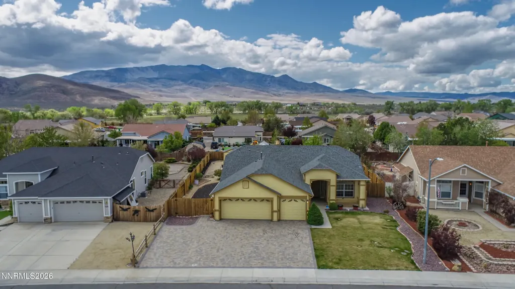 1327 Grassland Dayton NV 89403