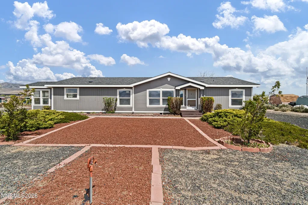 312 Phyllis Silver Springs NV 89429
