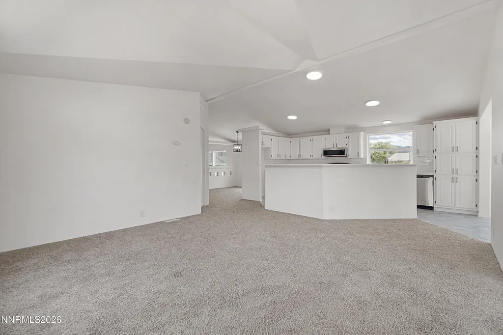 312 Phyllis Silver Springs NV 89429