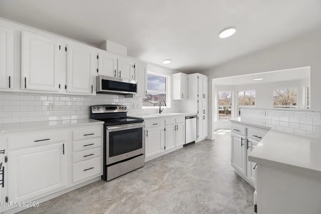 312 Phyllis Silver Springs NV 89429