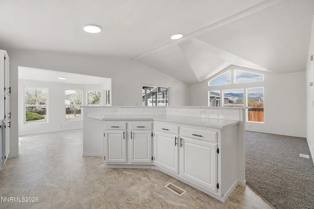 312 Phyllis Silver Springs NV 89429