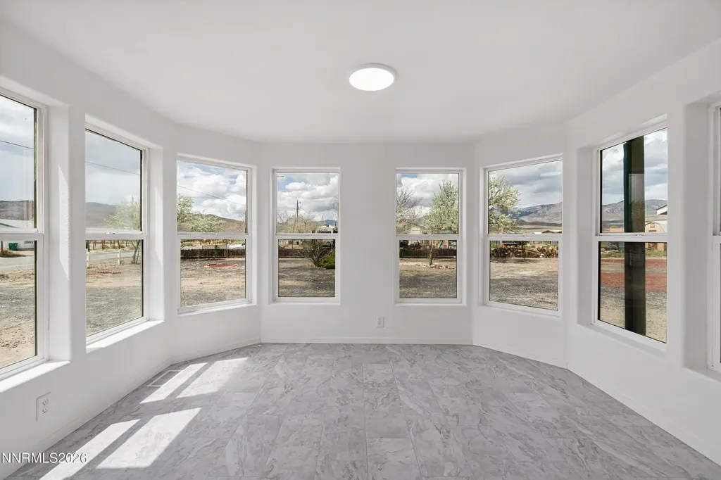 312 Phyllis Silver Springs NV 89429