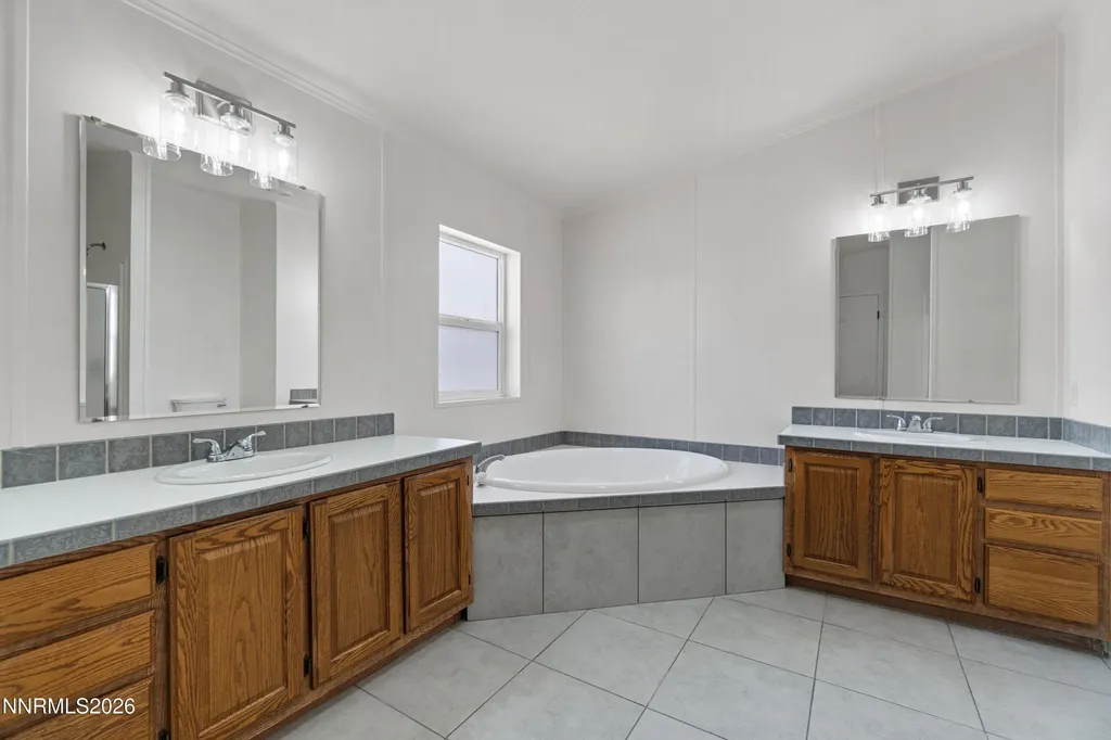312 Phyllis Silver Springs NV 89429