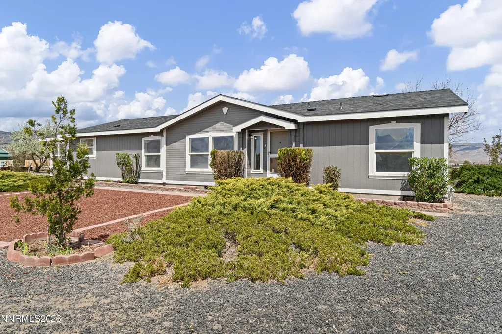 312 Phyllis Silver Springs NV 89429
